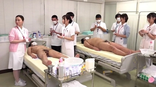 丰乳肥臀小雪肉感美女全裸自慰，多毛粉穴，翘起美臀又大又圆，摇摆抖动，特写刮毛淫骚