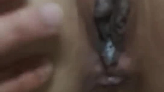 大胸部的业余少女被猛烈地操她的阴道