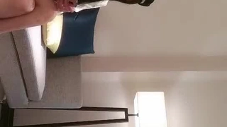 美丽的少女在网络摄像头上自慰