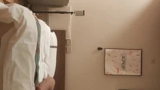 继兄利用继妹紧绷的阴道