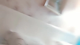 “被比自己小的女生欺负不觉得羞耻吗？笑”知道自己的乳房是武器的少女对学生的巨乳