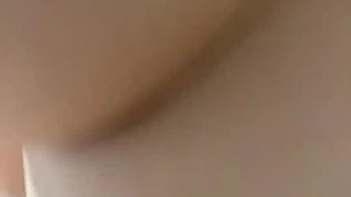 02年超清純眼鏡嫩妹來大姨媽也要秀，全裸自慰誘惑，超級嫩翹起屁股微毛小穴，手指揉搓小穴呻吟…