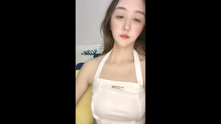 大学学生在跨种族三人行中进行肛交内射