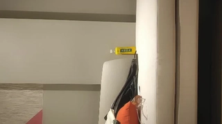 妹子又想吃又想操，都有点忙不过来了