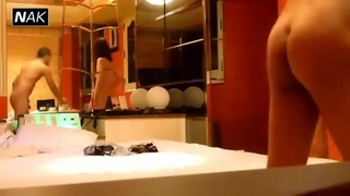 少女色情明星Jay在BDSM视频中被支配